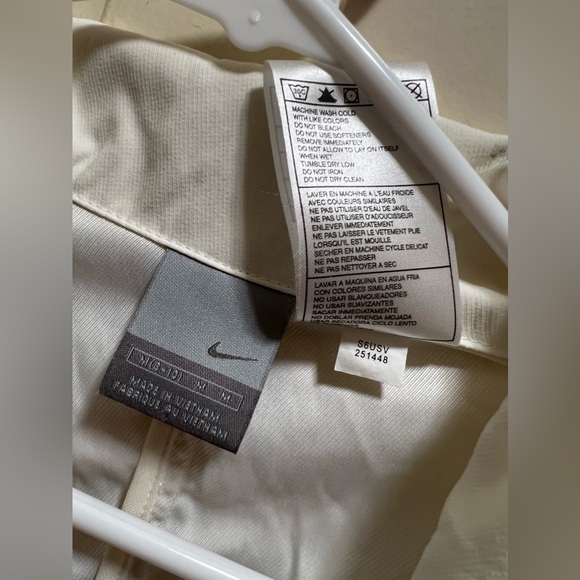 Nike Soft White Running Jacket - Picture 5 of 9